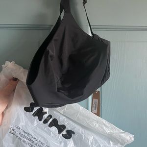 Skims Bra Push Up Plunge -Brand New (never worn with tag on) 38D